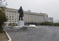 Строители продолжают благоустройство площади Космонавтов в Магадане