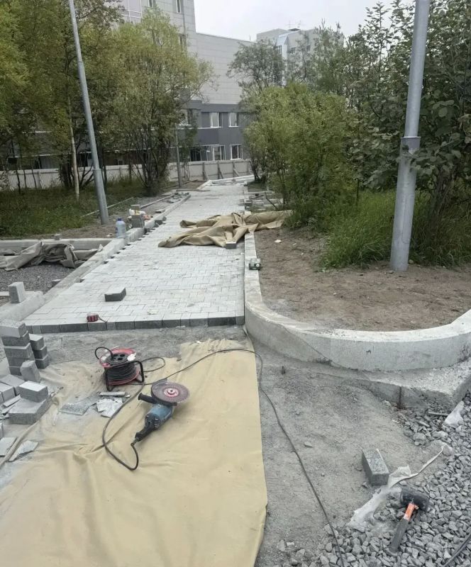 В Магадане продолжают благоустройство площади Космонавтов по нацпроекту «Инфраструктура для жизни» В Магадане продолжают благоустройство площади Космонавтов по нацпроекту «Инфраструктура для жизни»