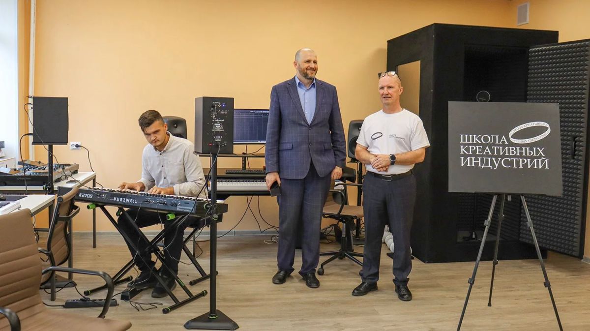 В Магаданской области открылась третья в регионе Школа креативных индустрий – ее создали на базе Детской школы искусств поселка Усть-Омчуг в рамках госпрограммы «Развитие культуры» Министерства культуры Российской Федерации В Магаданской области открылась третья в регионе Школа креативных индустрий – ее создали на базе Детской школы искусств поселка Усть-Омчуг в рамках госпрограммы «Развитие культуры» Министерства культуры Российской Федерации