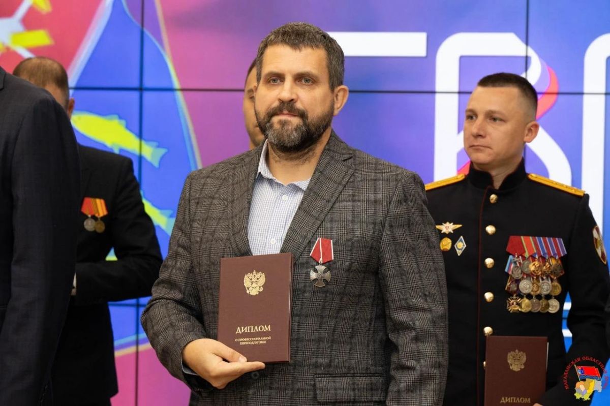 Губернатор Магаданской области Сергей Носов вручил дипломы выпускникам региональной кадровой программы «СВОи Герои 49» Губернатор Магаданской области Сергей Носов вручил дипломы выпускникам региональной кадровой программы «СВОи Герои 49»