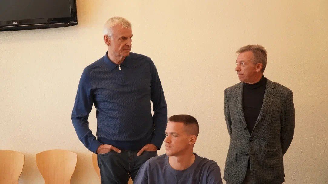 Губернатор Сергей Носов посетил Штаб общественного наблюдения Губернатор Сергей Носов посетил Штаб общественного наблюдения