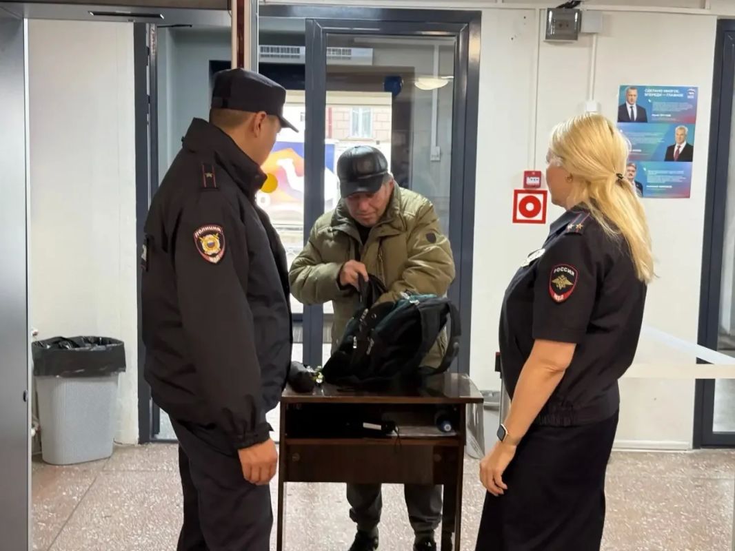 На Колыме полицейские обеспечили правопорядок в период подготовки и проведения единого дня голосования На Колыме полицейские обеспечили правопорядок в период подготовки и проведения единого дня голосования