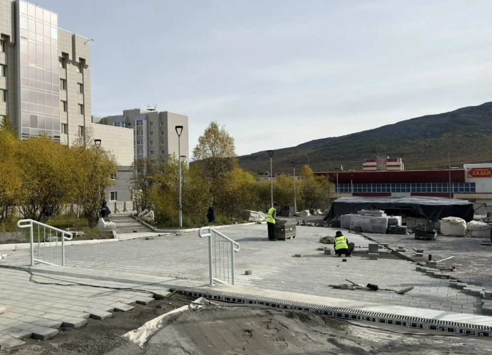 Большой фонтан и памятник Ленину обновили на площади Космонавтов в Магадане Большой фонтан и памятник Ленину обновили на площади Космонавтов в Магадане