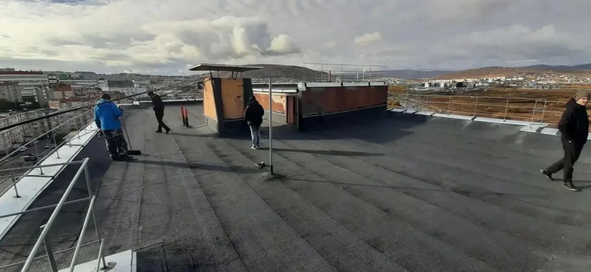 Состоялась очередная комиссионная приемка работ по капитальному ремонту крыши многоквартирного дома в городе Магадане Состоялась очередная комиссионная приемка работ по капитальному ремонту крыши многоквартирного дома в городе Магадане