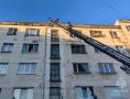 Пожар произошел из-за курения в многоквартирном доме в Магадане