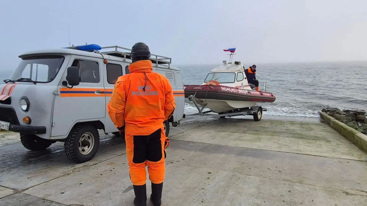 Магаданские спасатели оказали помощь двум рыбакам, у которых сломался мотор Магаданские спасатели оказали помощь двум рыбакам, у которых сломался мотор