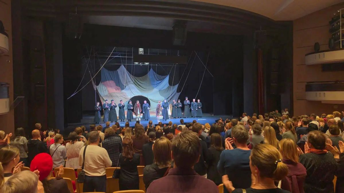 Артисты Магаданского музыкального и драматического театра выступили с Большими гастролями на сцене Алтайского краевого театра драмы имени В.М. Шукшина Артисты Магаданского музыкального и драматического театра выступили с Большими гастролями на сцене Алтайского краевого театра драмы имени В.М. Шукшина