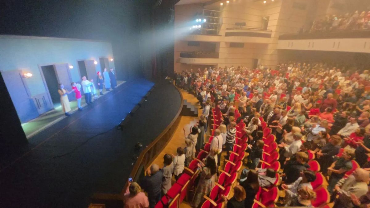Артисты Магаданского музыкального и драматического театра выступили с Большими гастролями на сцене Алтайского краевого театра драмы имени В.М. Шукшина Артисты Магаданского музыкального и драматического театра выступили с Большими гастролями на сцене Алтайского краевого театра драмы имени В.М. Шукшина