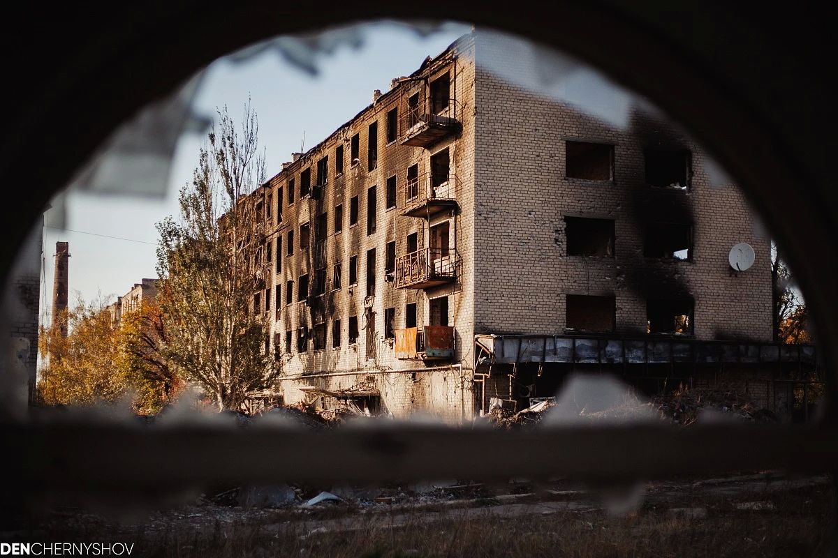 22 октября 2026 года в российский прокат выходит художественный полнометражный фильм «Свинцовые небеса» — картина кинокомпании «АГИДЕЛЬ» 22 октября 2026 года в российский прокат выходит художественный полнометражный фильм «Свинцовые небеса» — картина кинокомпании «АГИДЕЛЬ»