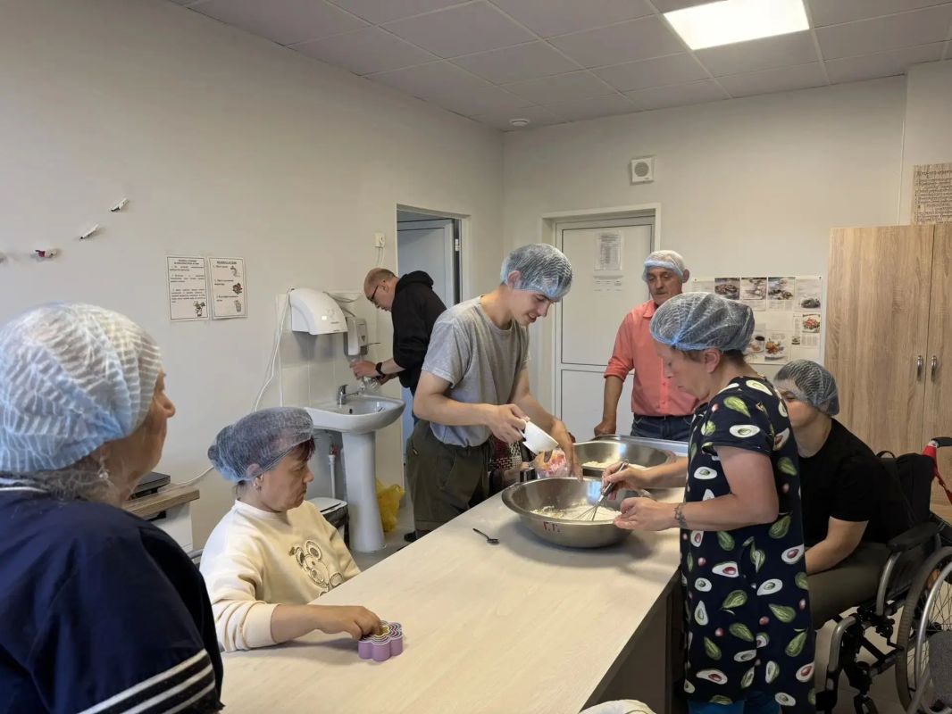 В нашем пансионате прошёл особенный день — мы собрались вместе с педагогом-организатором Светланой Сергеевной и нашими дорогими жителями, чтобы устроить настоящий кулинарный мастер-класс В нашем пансионате прошёл особенный день — мы собрались вместе с педагогом-организатором Светланой Сергеевной и нашими дорогими жителями, чтобы устроить настоящий кулинарный мастер-класс