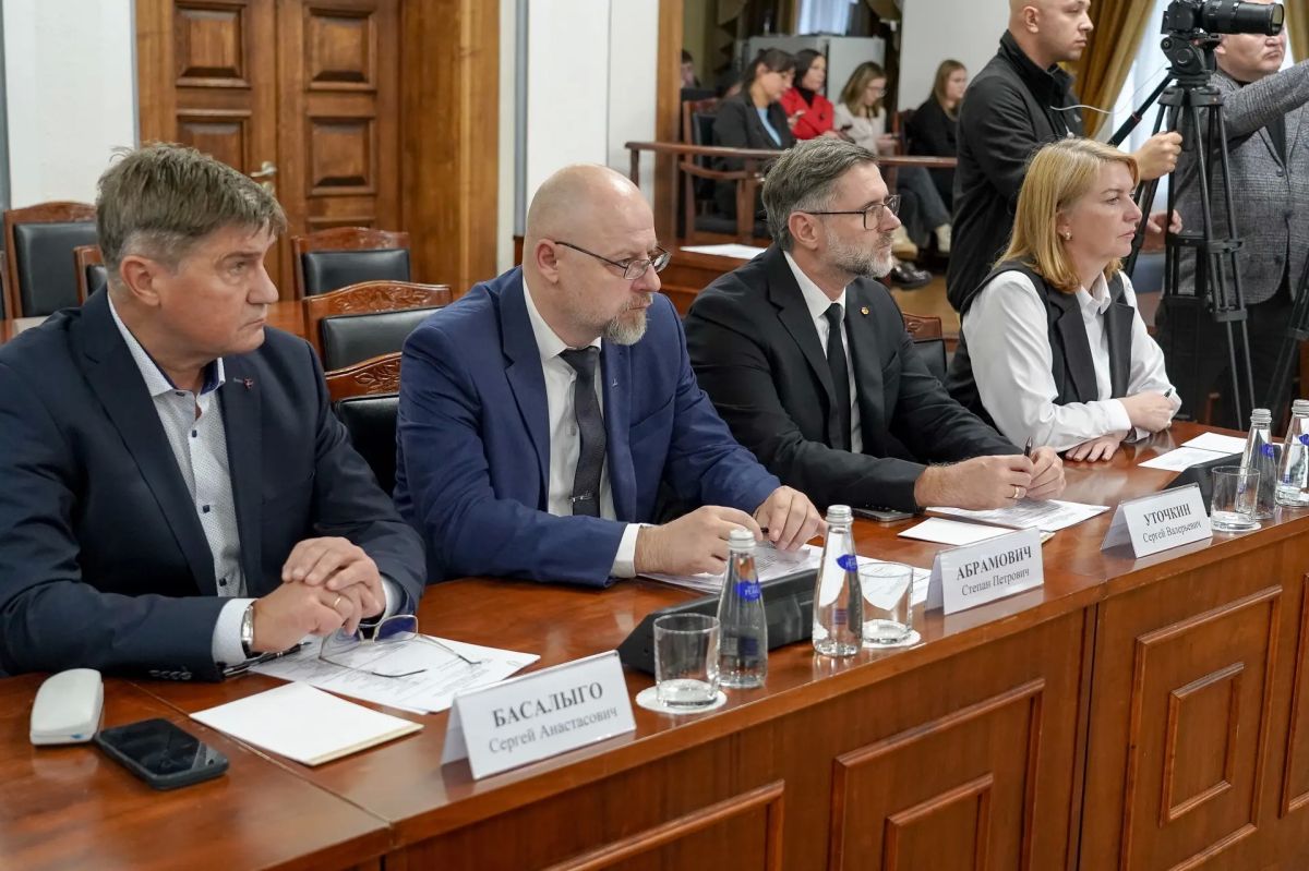 Сергей Носов: Магаданскую область посетила делегация Республики Беларусь Сергей Носов: Магаданскую область посетила делегация Республики Беларусь