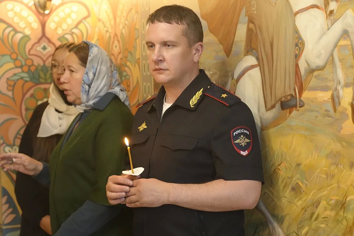 В Магаданской области полицейские приняли участие в торжественном богослужении, посвященном Дню памяти Сергия Радонежского В Магаданской области полицейские приняли участие в торжественном богослужении, посвященном Дню памяти Сергия Радонежского