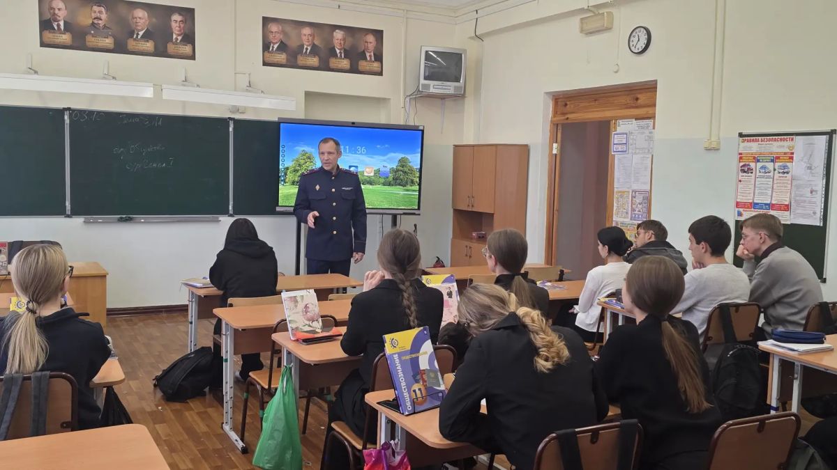 Сотрудник следственного управления по Магаданской области провел профилактические беседы со школьниками