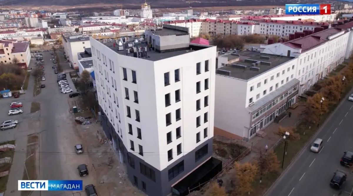 Ограда больше не прячет будущую гостиницу в центре Магадана
