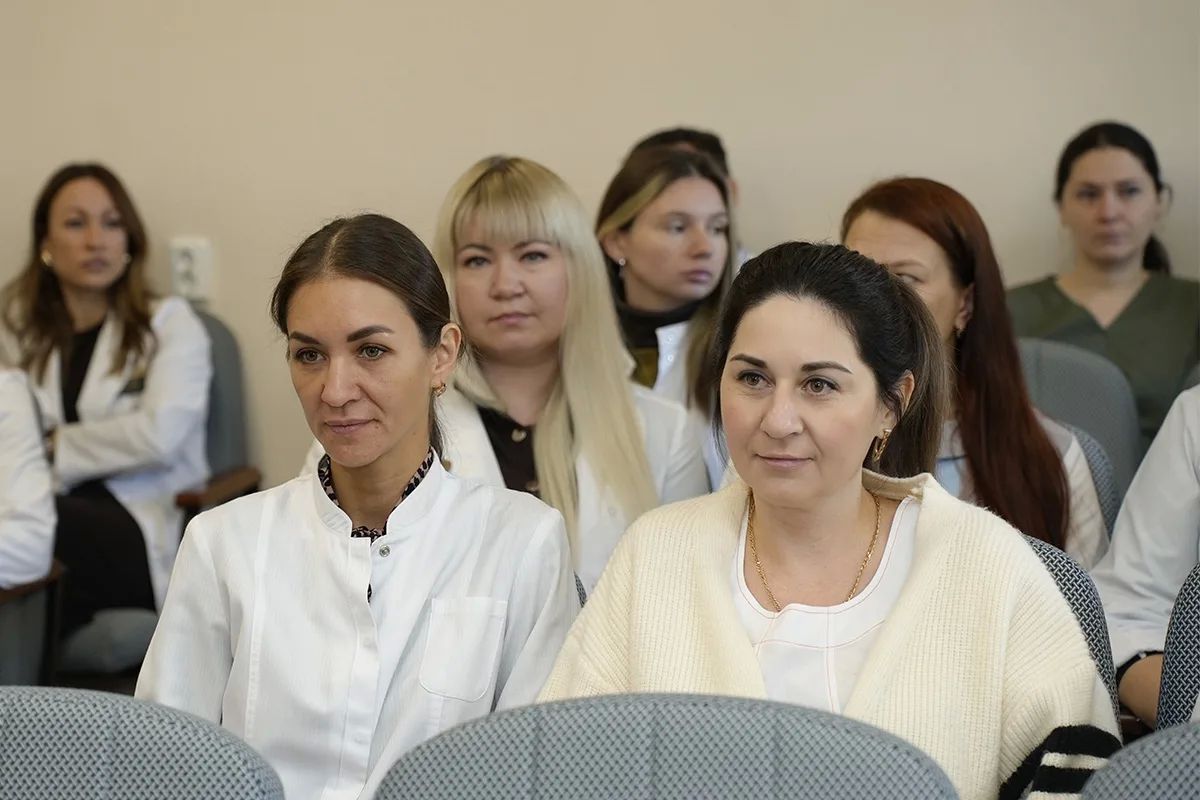 В Магаданской области полицейские поздравили с профессиональным праздником сотрудников кадровых подразделений и медико-санитарной части В Магаданской области полицейские поздравили с профессиональным праздником сотрудников кадровых подразделений и медико-санитарной части