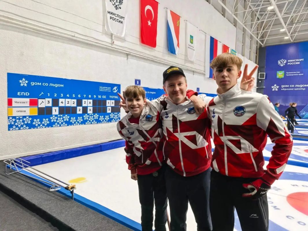 Колымские спортсмены взяли «серебро» Чемпионата ДФО по кёрлингу Колымские спортсмены взяли «серебро» Чемпионата ДФО по кёрлингу