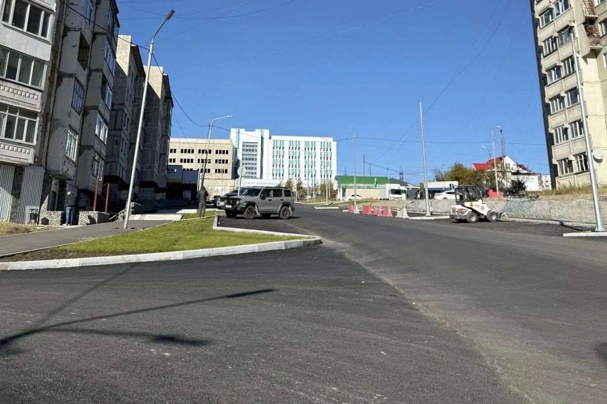 Народная программа в деле: в Магадане приводят в порядок дороги