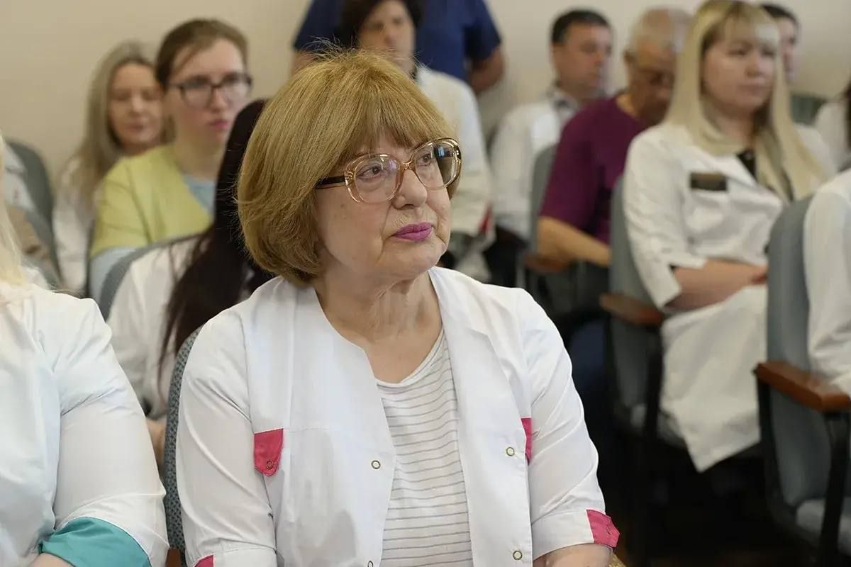 В Магаданской области полицейские поздравили с профессиональным праздником сотрудников кадровых подразделений и медико-санитарной части В Магаданской области полицейские поздравили с профессиональным праздником сотрудников кадровых подразделений и медико-санитарной части