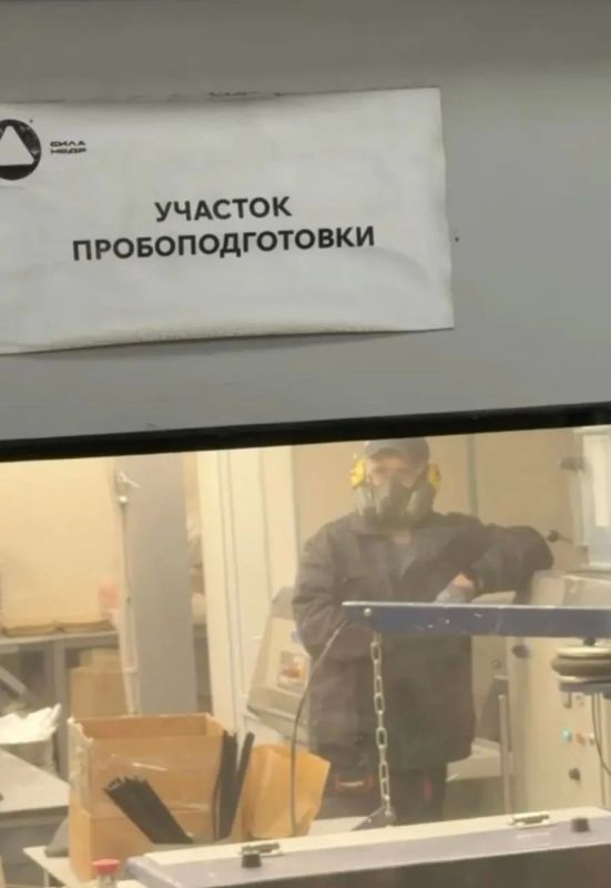 Магаданские школьники посетили лабораторный комплекс «Сила Недр» Магаданские школьники посетили лабораторный комплекс «Сила Недр»