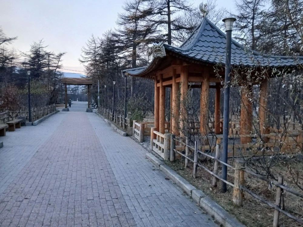 В Магадане -1, +1°C, сильный ветер и снег