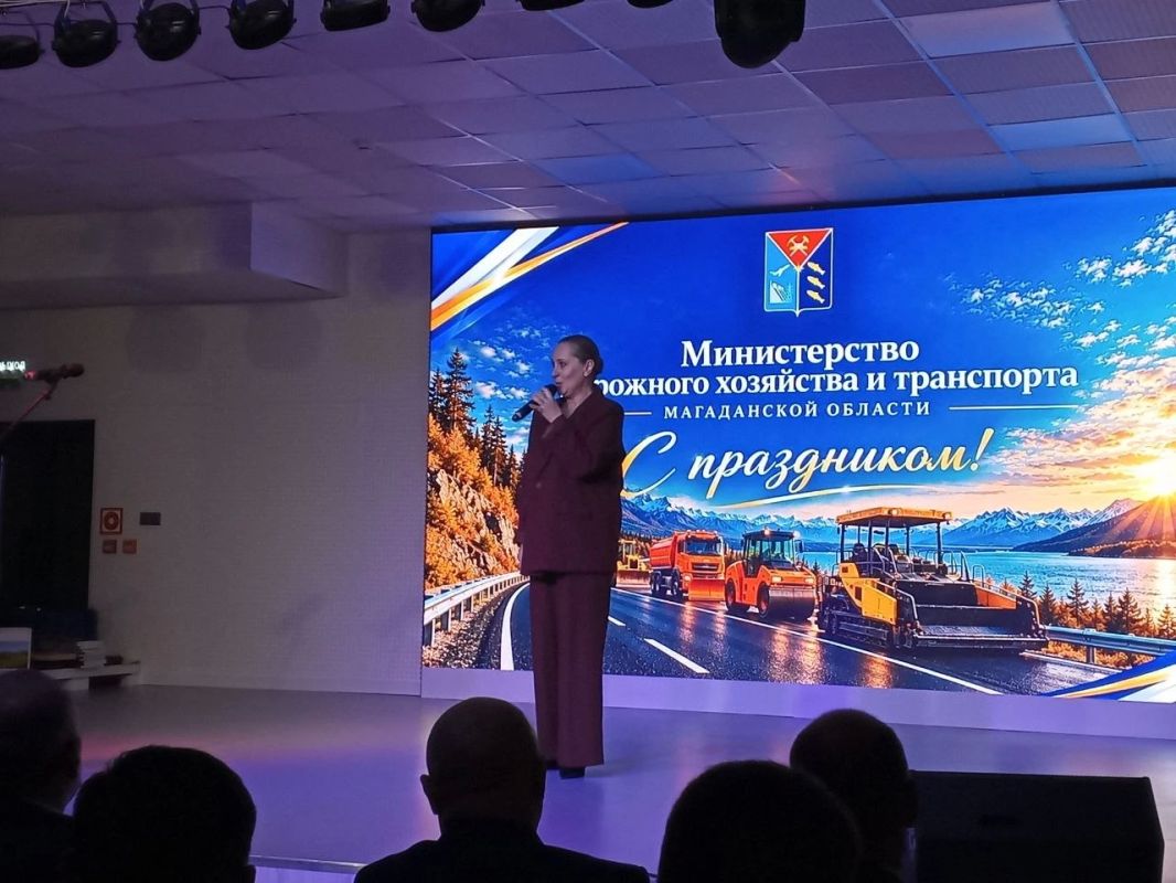 Дорожники Магаданской области получили региональные награды в свой профессиональный праздник Дорожники Магаданской области получили региональные награды в свой профессиональный праздник