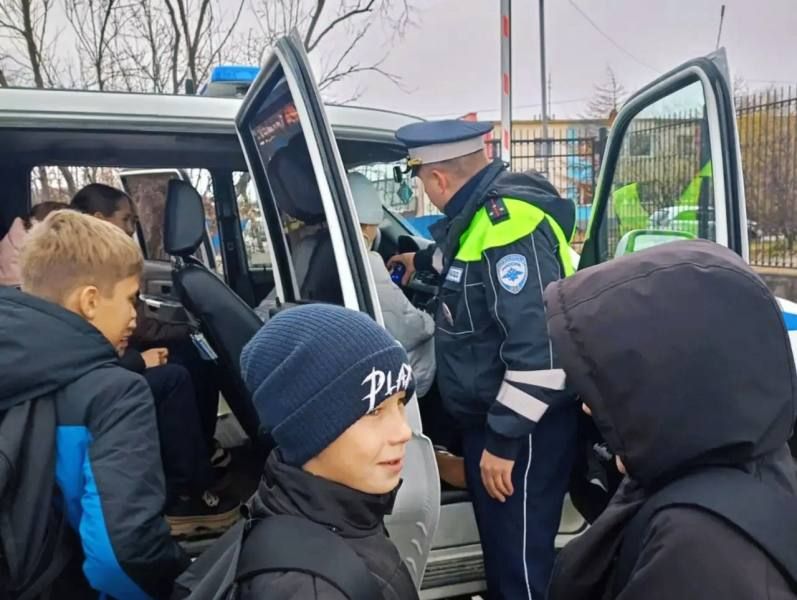 Будущие стражи порядка: кадеты из Ольского округа Магаданской области побывали в гостях у полицейских Будущие стражи порядка: кадеты из Ольского округа Магаданской области побывали в гостях у полицейских