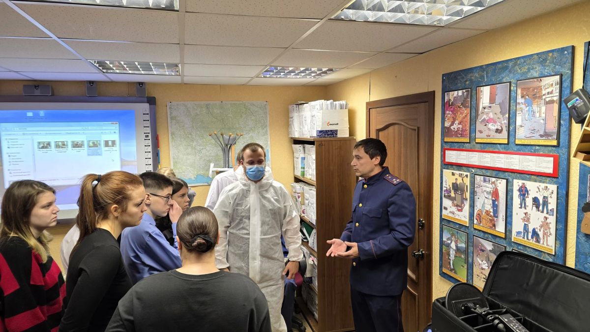 Магаданские школьники познакомились с работой отдела криминалистики следственного управления Магаданские школьники познакомились с работой отдела криминалистики следственного управления