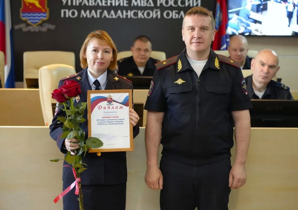 В УМВД России по Магаданской области наградили участников лично-командных соревнований по стрельбе из пистолета Макарова В УМВД России по Магаданской области наградили участников лично-командных соревнований по стрельбе из пистолета Макарова