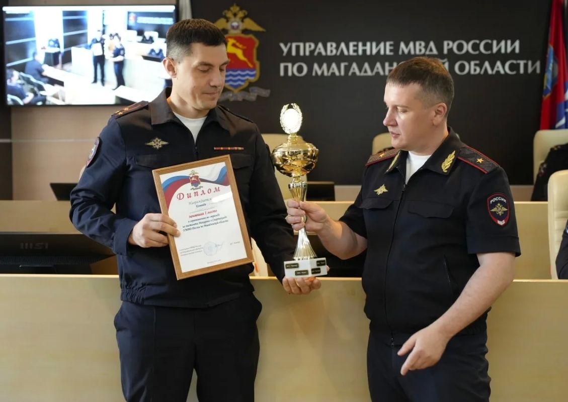В УМВД России по Магаданской области наградили участников лично-командных соревнований по стрельбе из пистолета Макарова В УМВД России по Магаданской области наградили участников лично-командных соревнований по стрельбе из пистолета Макарова