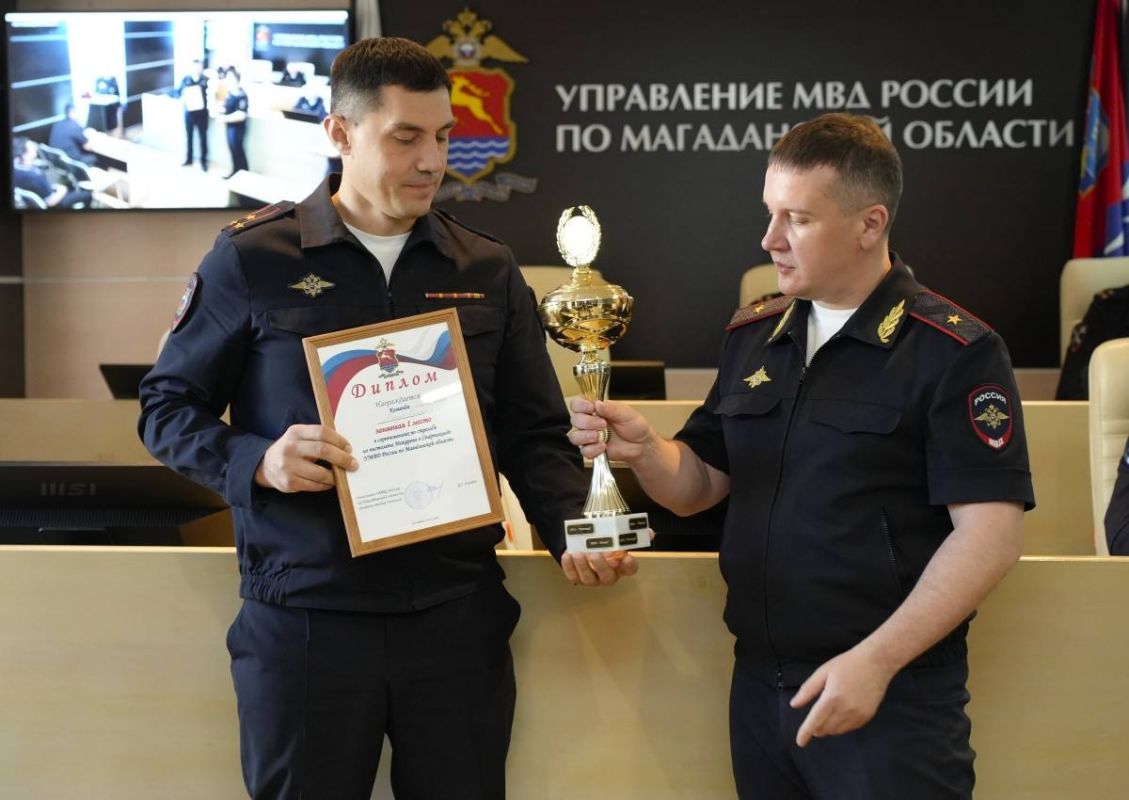 В УМВД России по Магаданской области наградили участников лично-командных соревнований по стрельбе из пистолета Макарова В УМВД России по Магаданской области наградили участников лично-командных соревнований по стрельбе из пистолета Макарова