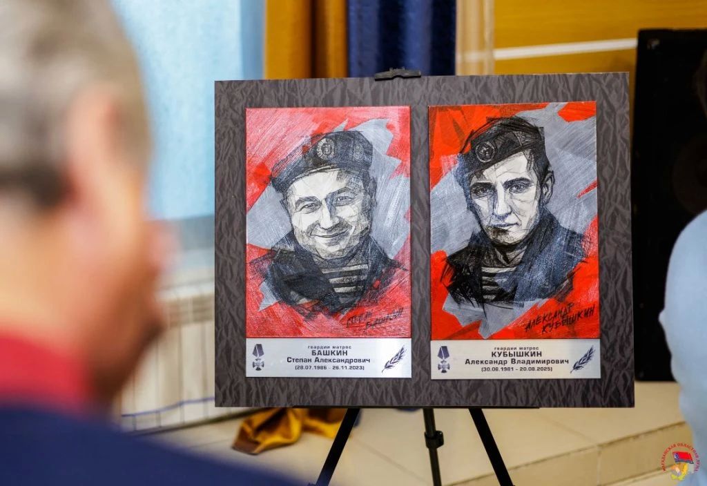 Выставка портретов павших героев СВО открылась в колымском поселке Палатка Выставка портретов павших героев СВО открылась в колымском поселке Палатка