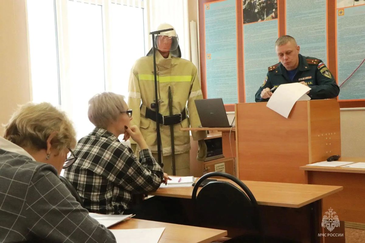 Безопасность в деталях. В Учебнометодическом центре по обучению ГО ЗНТ и ПБ Магаданской области в рамках курсов гражданской обороны прошло занятие для руководителей предприятий Безопасность в деталях. В Учебнометодическом центре по обучению ГО ЗНТ и ПБ Магаданской области в рамках курсов гражданской обороны прошло занятие для руководителей предприятий