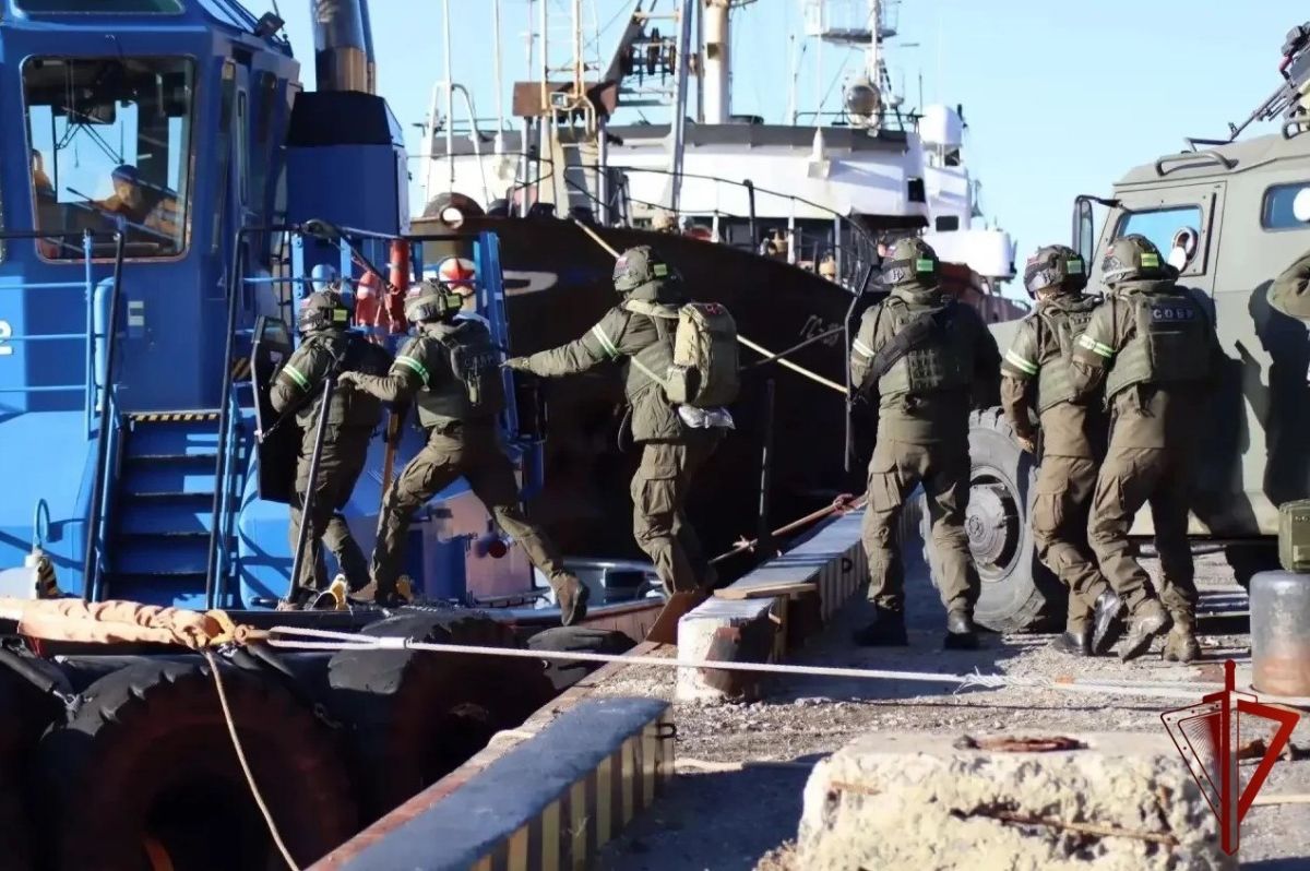Противодействие угрозам на суше, в воздухе, на воде и под водой отработали на больших межведомственных учениях в Магаданской области Противодействие угрозам на суше, в воздухе, на воде и под водой отработали на больших межведомственных учениях в Магаданской области