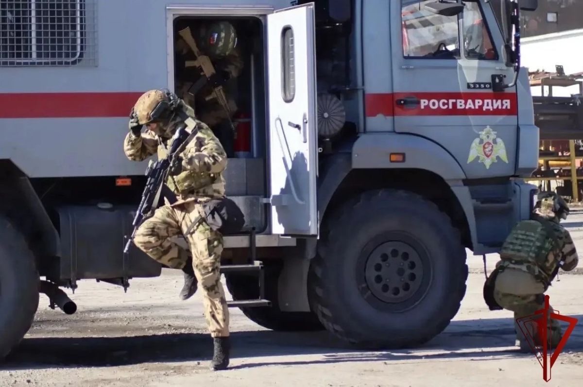 Противодействие угрозам на суше, в воздухе, на воде и под водой отработали на больших межведомственных учениях в Магаданской области Противодействие угрозам на суше, в воздухе, на воде и под водой отработали на больших межведомственных учениях в Магаданской области