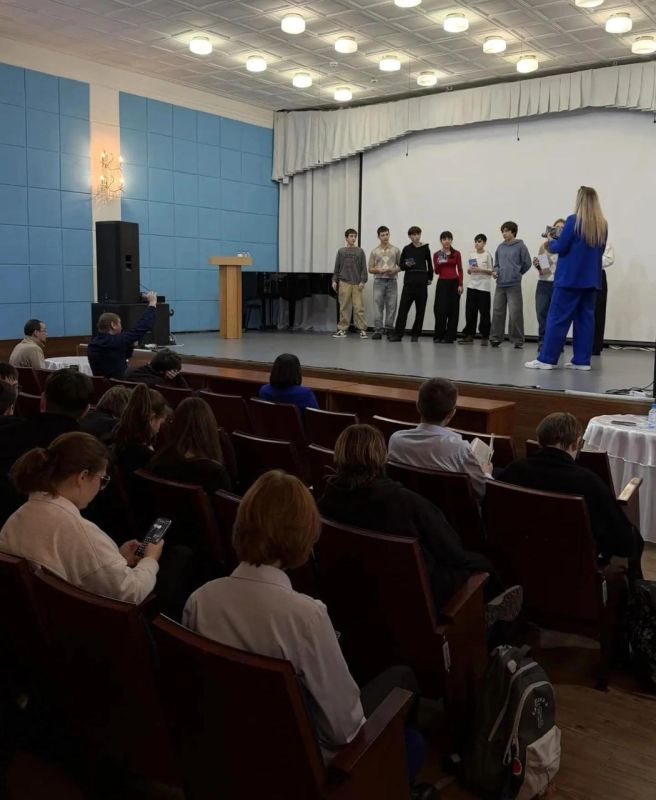 Более 1,5 тысяч школьников приняли участие в 28-й Ярмарке профессий и учебных мест в Магадане Более 1,5 тысяч школьников приняли участие в 28-й Ярмарке профессий и учебных мест в Магадане