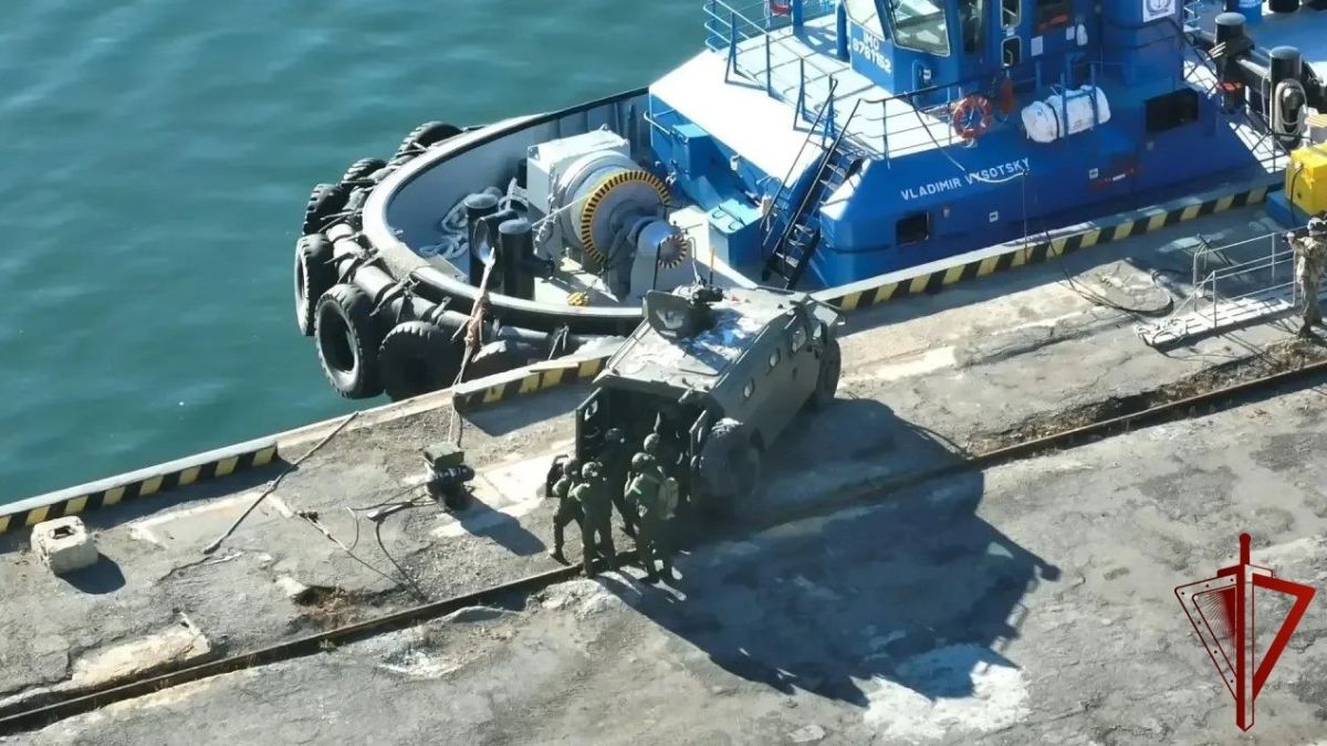 Противодействие угрозам на суше, в воздухе, на воде и под водой отработали на больших межведомственных учениях в Магаданской области Противодействие угрозам на суше, в воздухе, на воде и под водой отработали на больших межведомственных учениях в Магаданской области