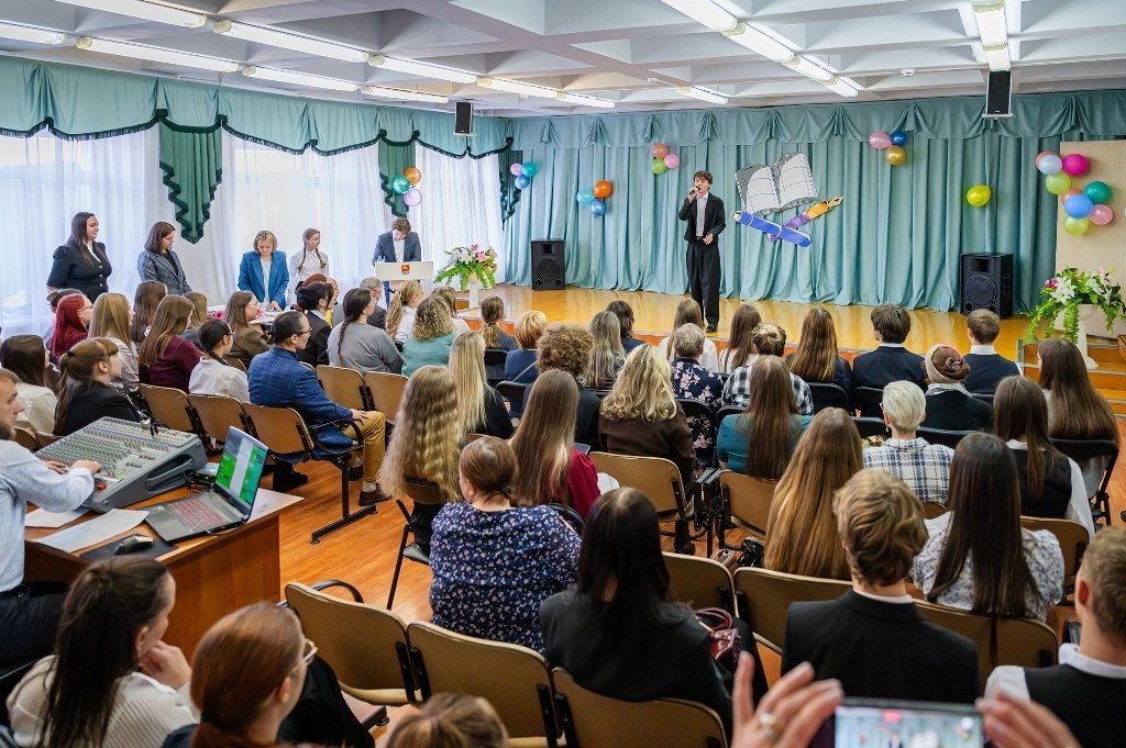 Во Дворце детского (юношеского) творчества прошел традиционный праздник вручения сертификатов стипендиатов лучшим учащимся столицы Колымы и молодым педагогам Во Дворце детского (юношеского) творчества прошел традиционный праздник вручения сертификатов стипендиатов лучшим учащимся столицы Колымы и молодым педагогам
