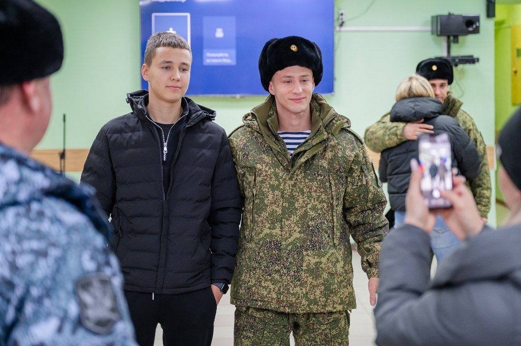 Очередная отправка призывников прошла сегодня в Магаданском военном спортивно-техническом центре «Подвиг» Очередная отправка призывников прошла сегодня в Магаданском военном спортивно-техническом центре «Подвиг»