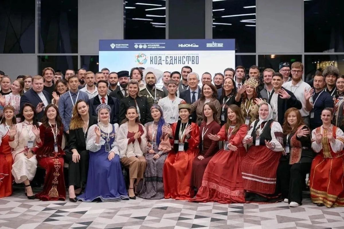 Колымчанка представила бурятское землячество «Байкал» на интенсиве «Код-Единство» в Москве Колымчанка представила бурятское землячество «Байкал» на интенсиве «Код-Единство» в Москве
