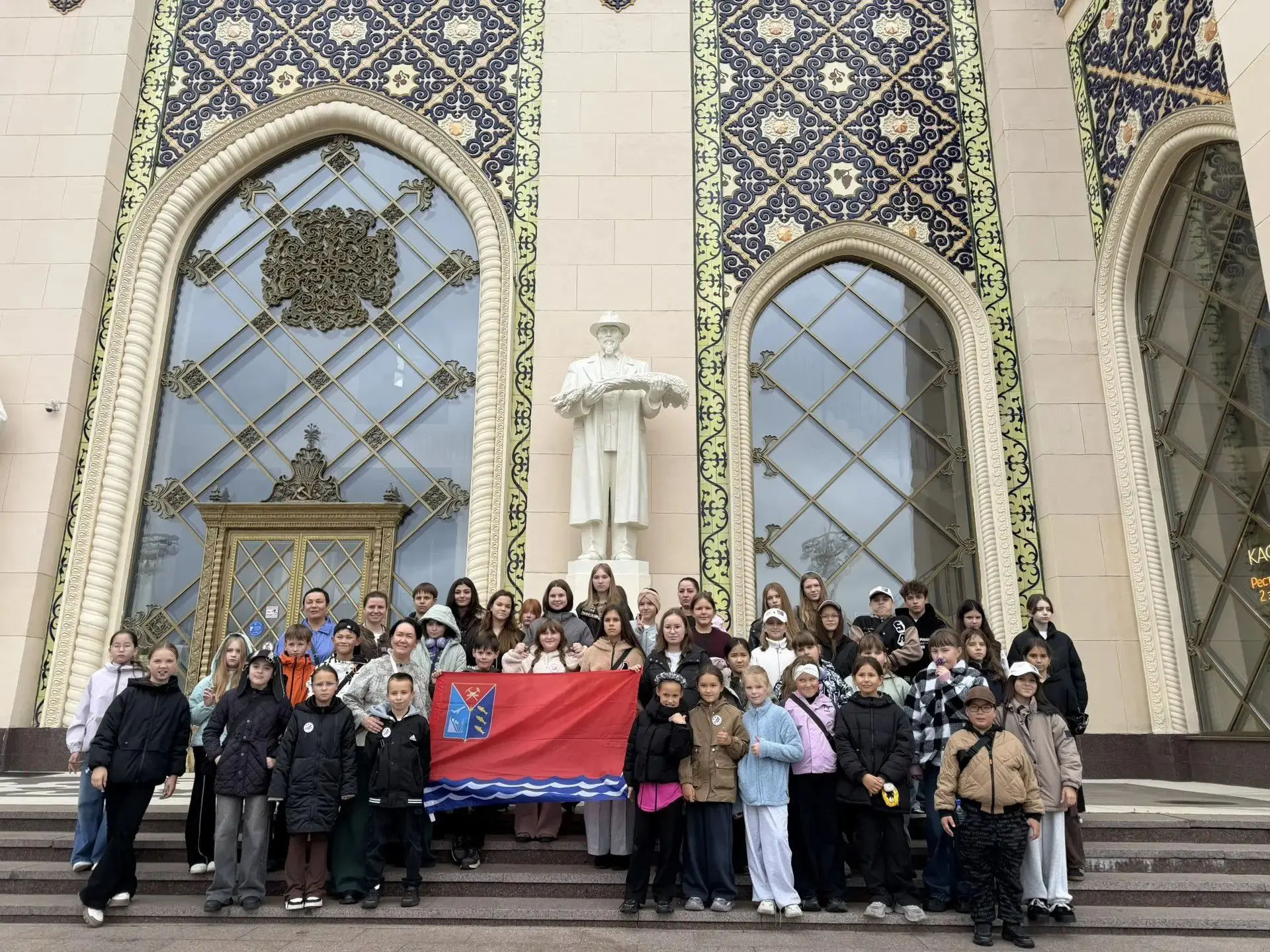 Колымские школьники побывали в Москве и Санкт-Петербурге благодаря нацпроекту «Семья»