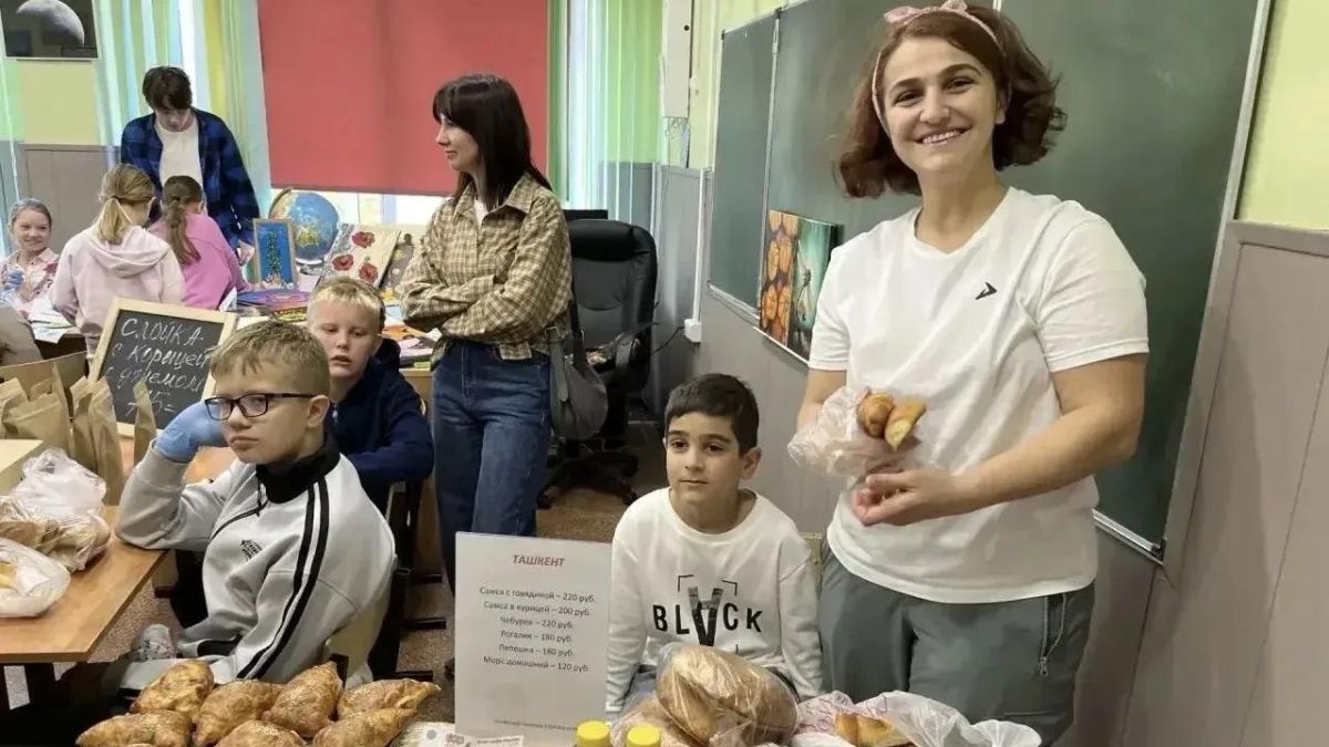 Магаданские школьники собрали более 400 тысяч рублей на благотворительных ярмарках Магаданские школьники собрали более 400 тысяч рублей на благотворительных ярмарках