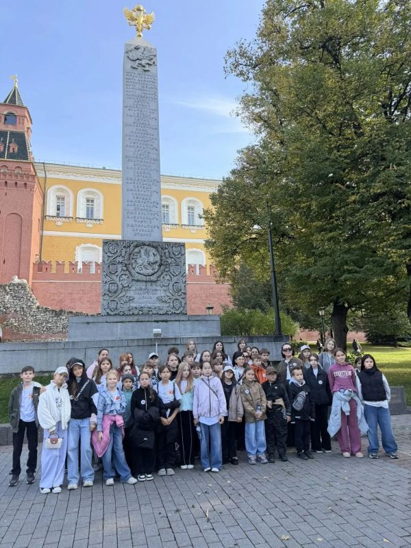 Колымские школьники побывали в Москве и Санкт-Петербурге благодаря нацпроекту «Семья» Колымские школьники побывали в Москве и Санкт-Петербурге благодаря нацпроекту «Семья»