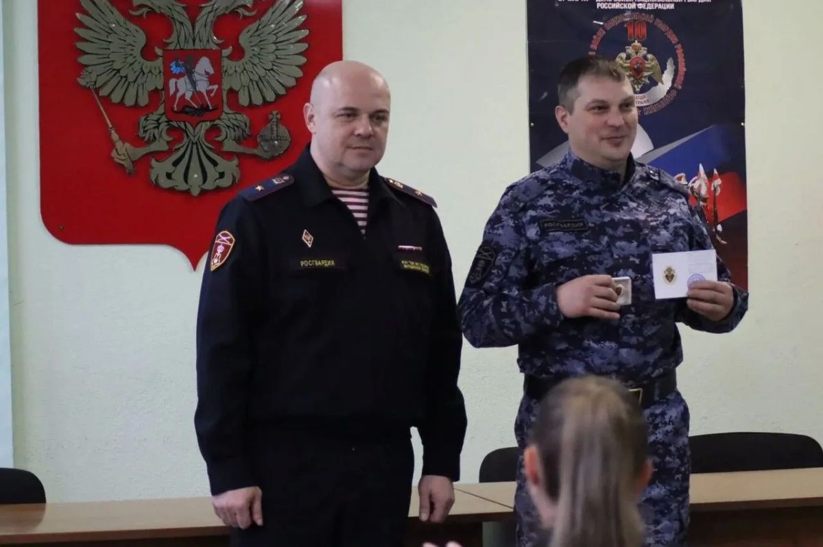 Сотрудников и ветеранов вневедомственной охраны поздравили на Колыме Сотрудников и ветеранов вневедомственной охраны поздравили на Колыме