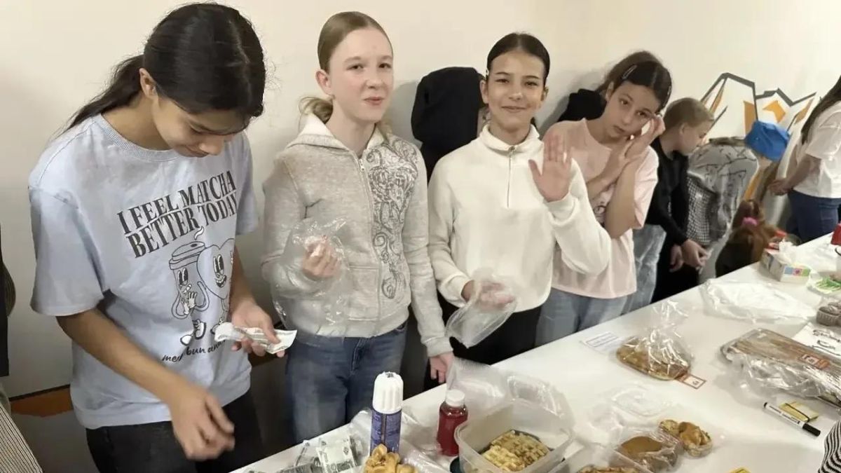 Магаданские школьники собрали более 400 тысяч рублей на благотворительных ярмарках Магаданские школьники собрали более 400 тысяч рублей на благотворительных ярмарках