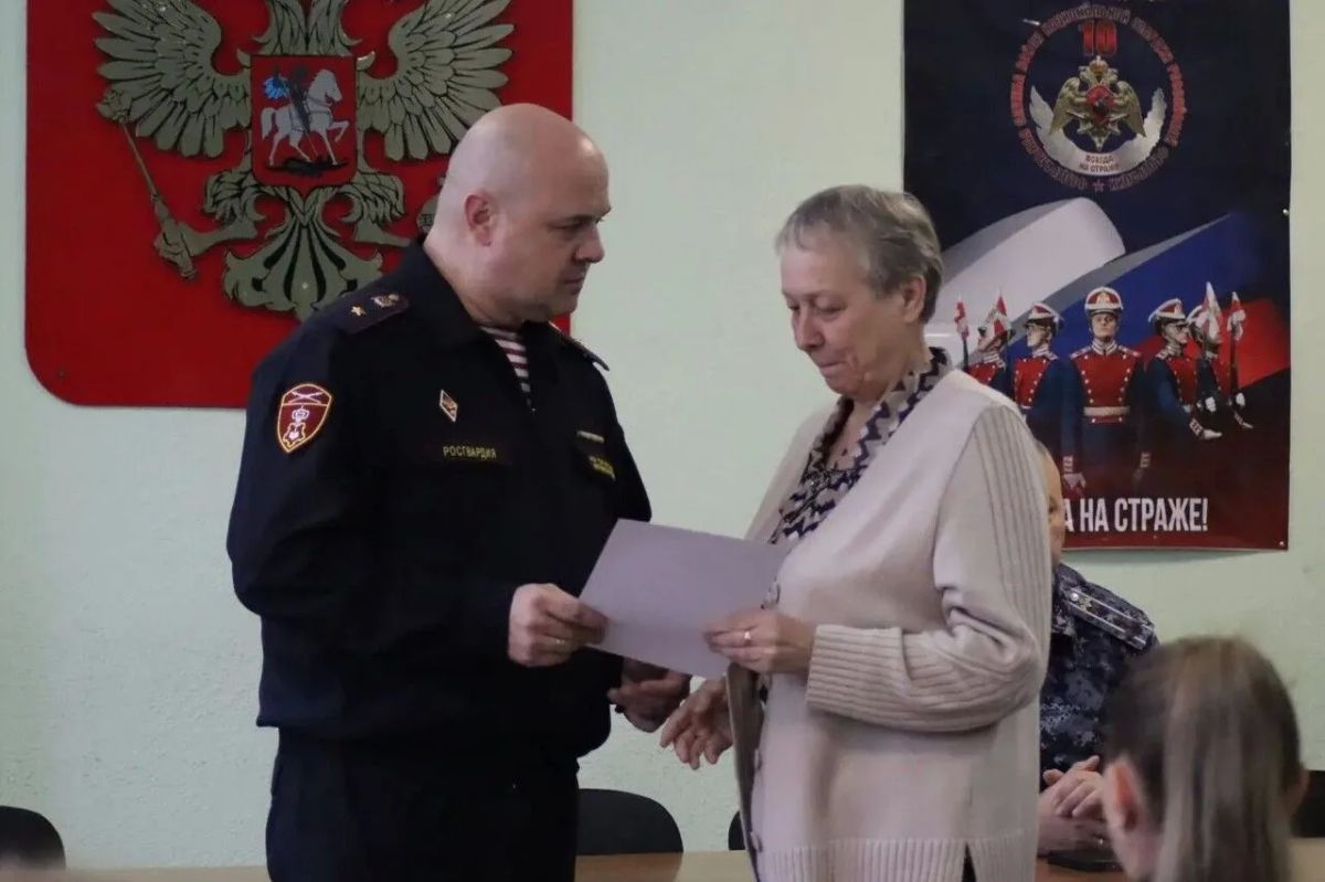 Сотрудников и ветеранов вневедомственной охраны поздравили на Колыме Сотрудников и ветеранов вневедомственной охраны поздравили на Колыме