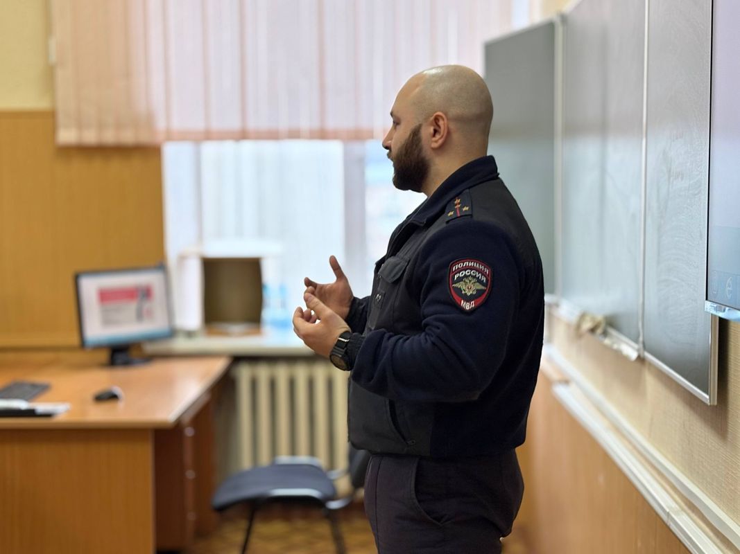 Полицейские Колымы предложили кадетам военного учебного центра Северо-Восточного государственного университета вступить в народную дружину В Магадане в военном учебном центре при Северо-Восточном государственном университете... Полицейские Колымы предложили кадетам военного учебного центра Северо-Восточного государственного университета вступить в народную дружину В Магадане в военном учебном центре при Северо-Восточном государственном университете...