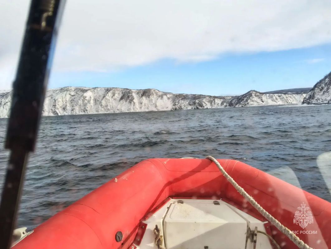 Седьмой день в Охотском море ищут пропавшего рыбака Седьмой день в Охотском море ищут пропавшего рыбака