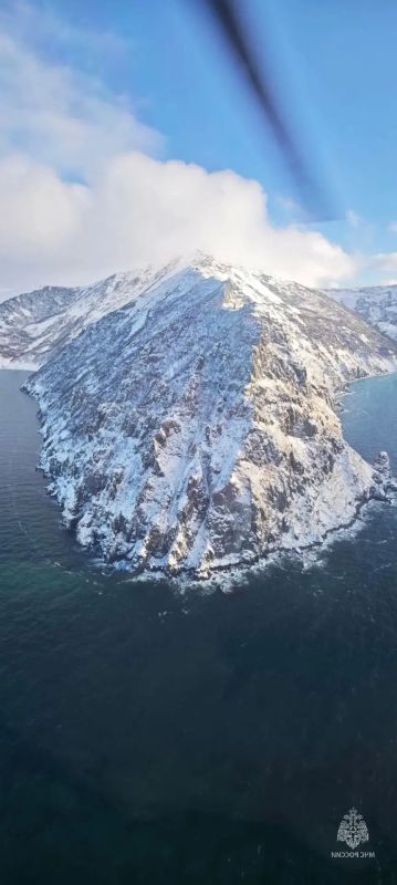 Поиски рыбака в Охотском море продолжаются Поиски рыбака в Охотском море продолжаются